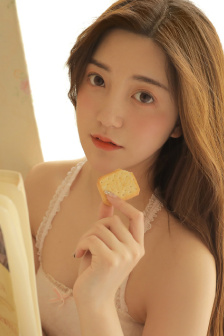 女脱个精光100张
